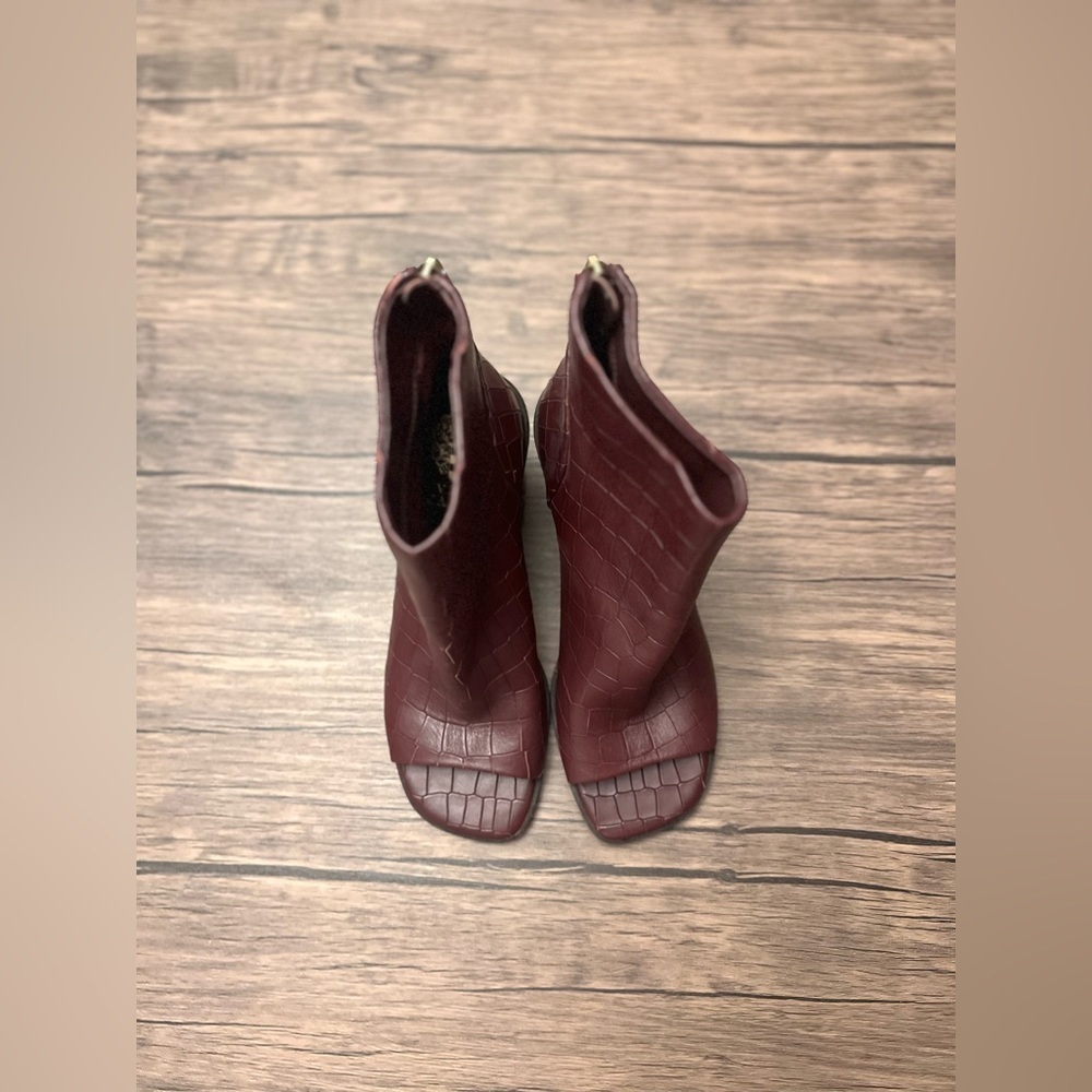 Vince Camuto Bebinder Peep-Toe Bootie NWOT - Picture 3 of 5